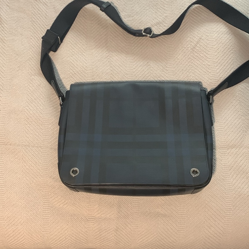 NWOT Burberry Navy/Black Plaid Bruno Messenger Bag - Picture 3 of 10